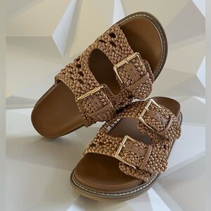 🫟 CUSHIONAIRE Women's
Weaver Woven footbed sandal with +Comfort Size:6